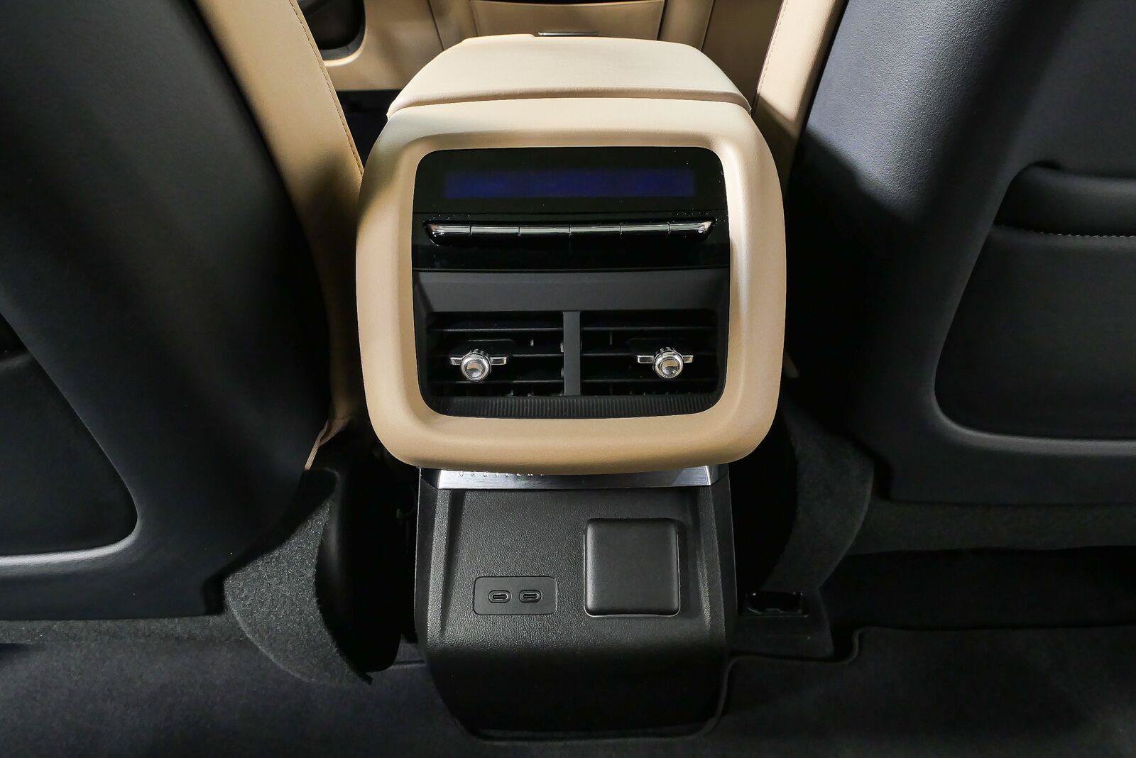 Used 2024 Cadillac Lyriq Luxury w/ Nappa Leather Package AWD/4WD image 17