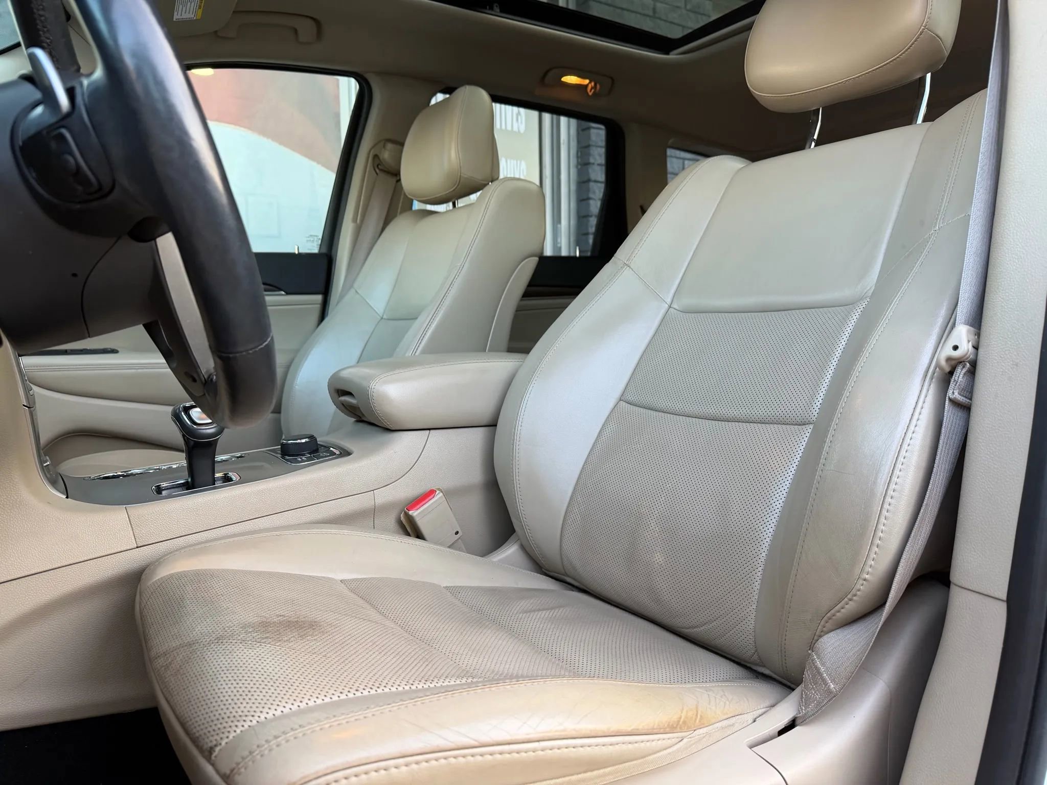 Used 2015 Jeep Grand Cherokee Limited w/ Luxury Group II image 10