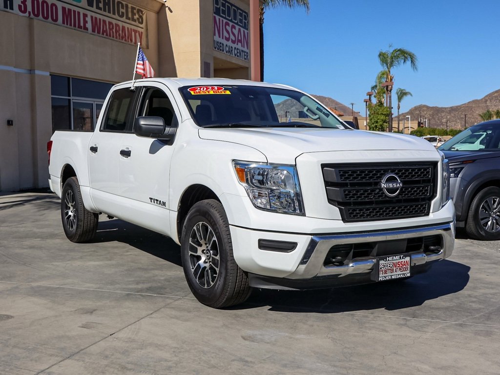 Used 2023 Nissan Titan SV image 2