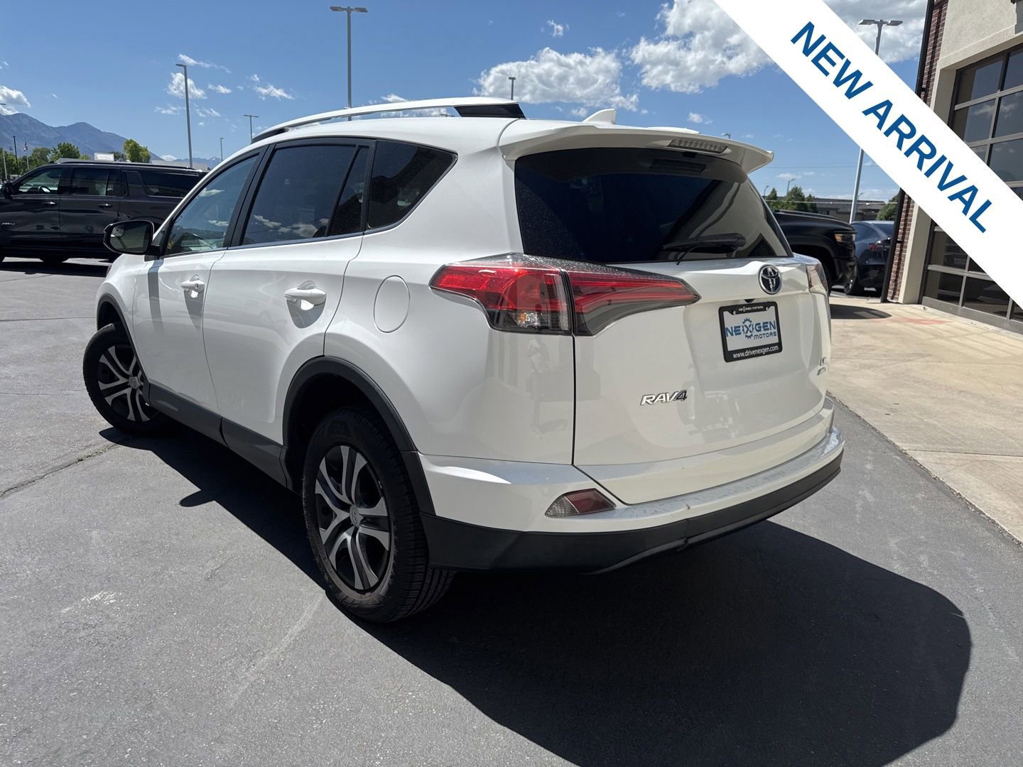 Used 2016 Toyota RAV4 LE AWD/4WD image 5