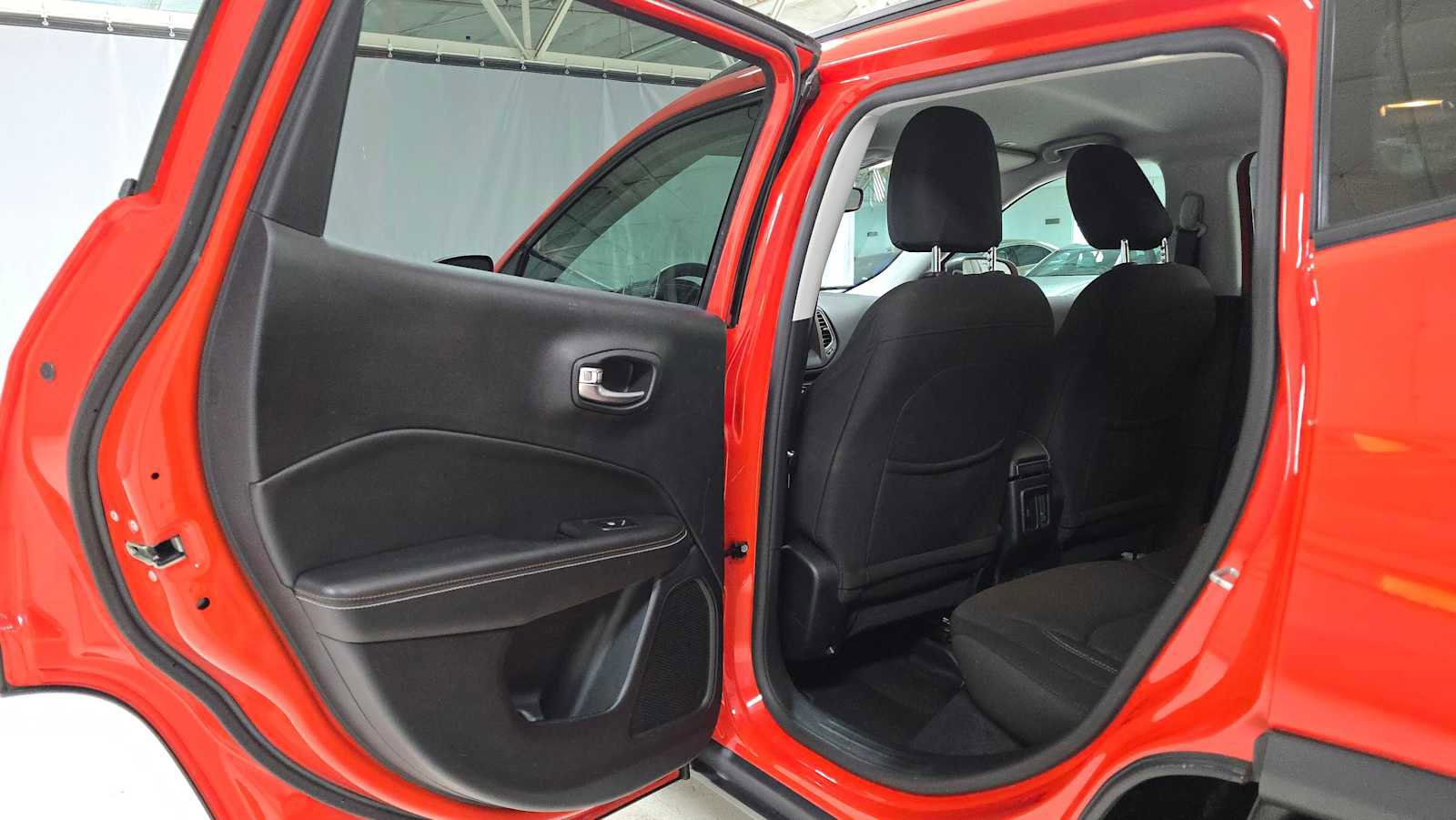 Used 2018 Jeep Compass Sport w/ Tech Group FWD image 15