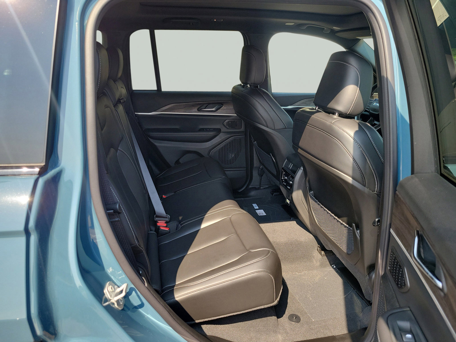 New 2027 Jeep Grand Cherokee Limited RWD image 35