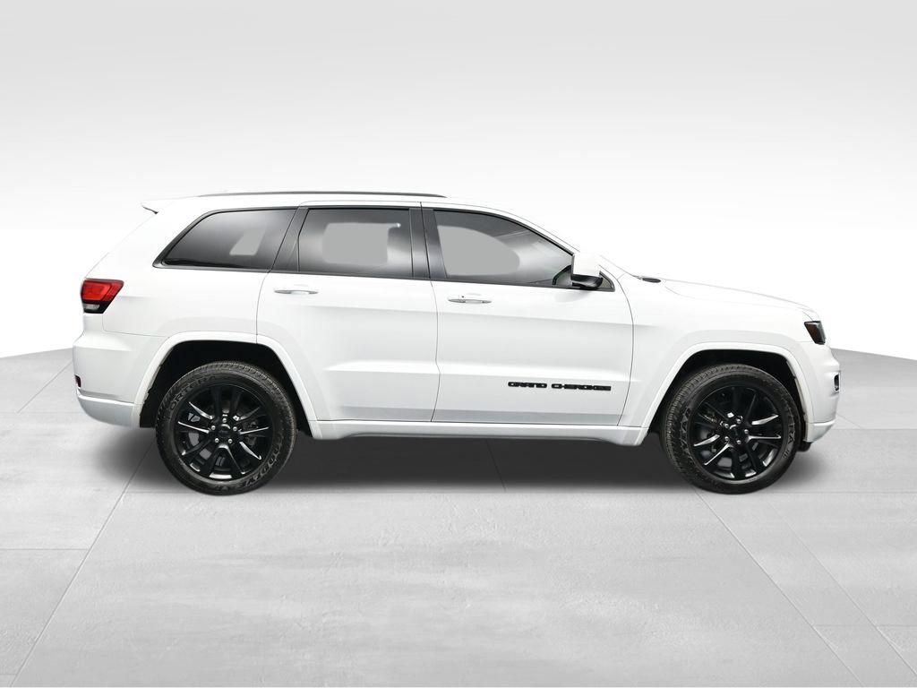 Used 2018 Jeep Grand Cherokee Altitude AWD/4WD image 6