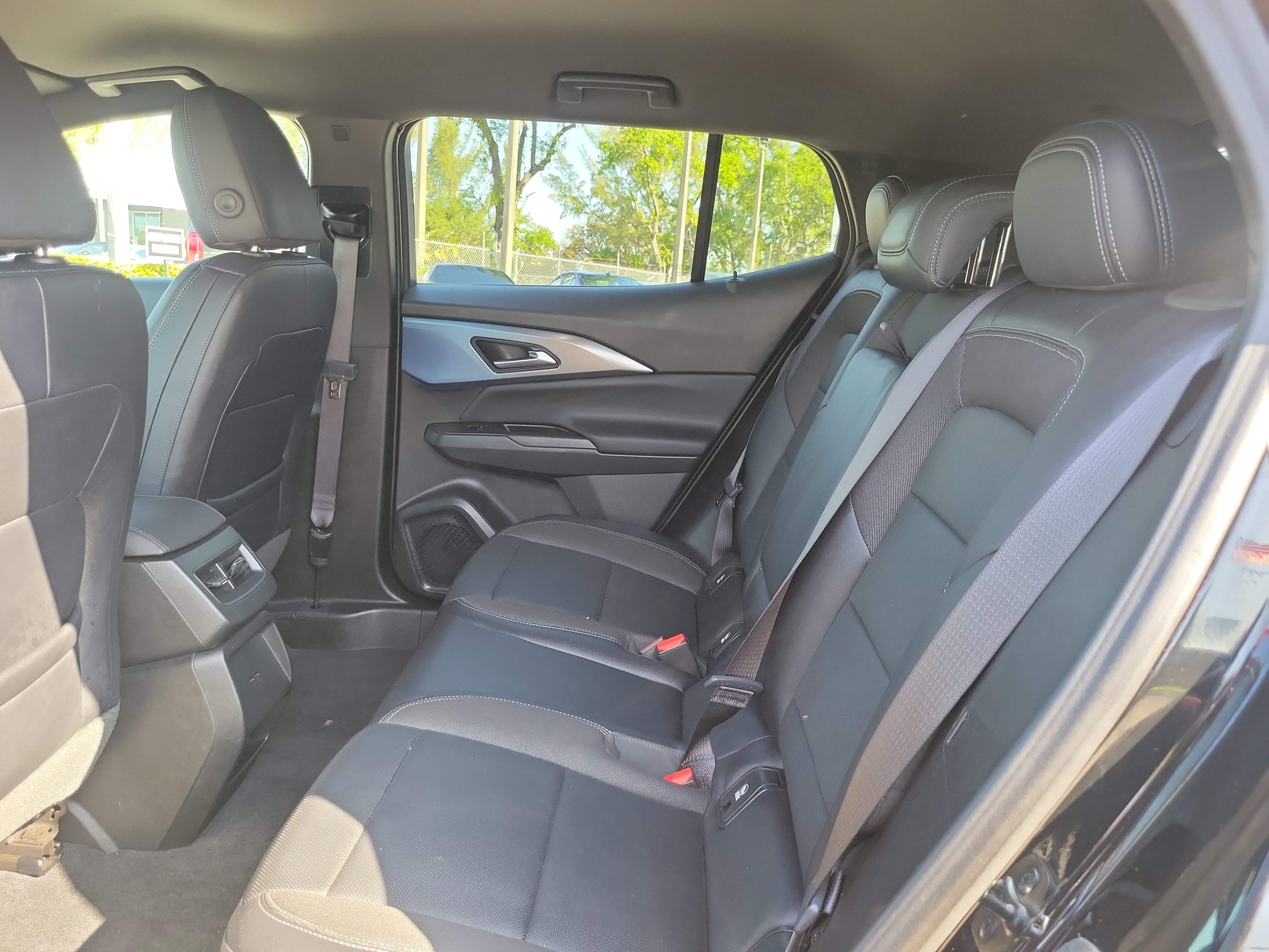 Used 2025 Chevrolet Equinox EV LT FWD image 13
