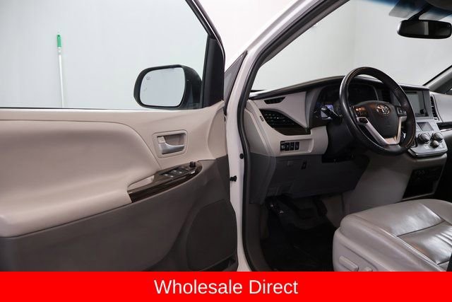 Used 2017 Toyota Sienna XLE w/ XLE Navigation Package AWD/4WD image 8