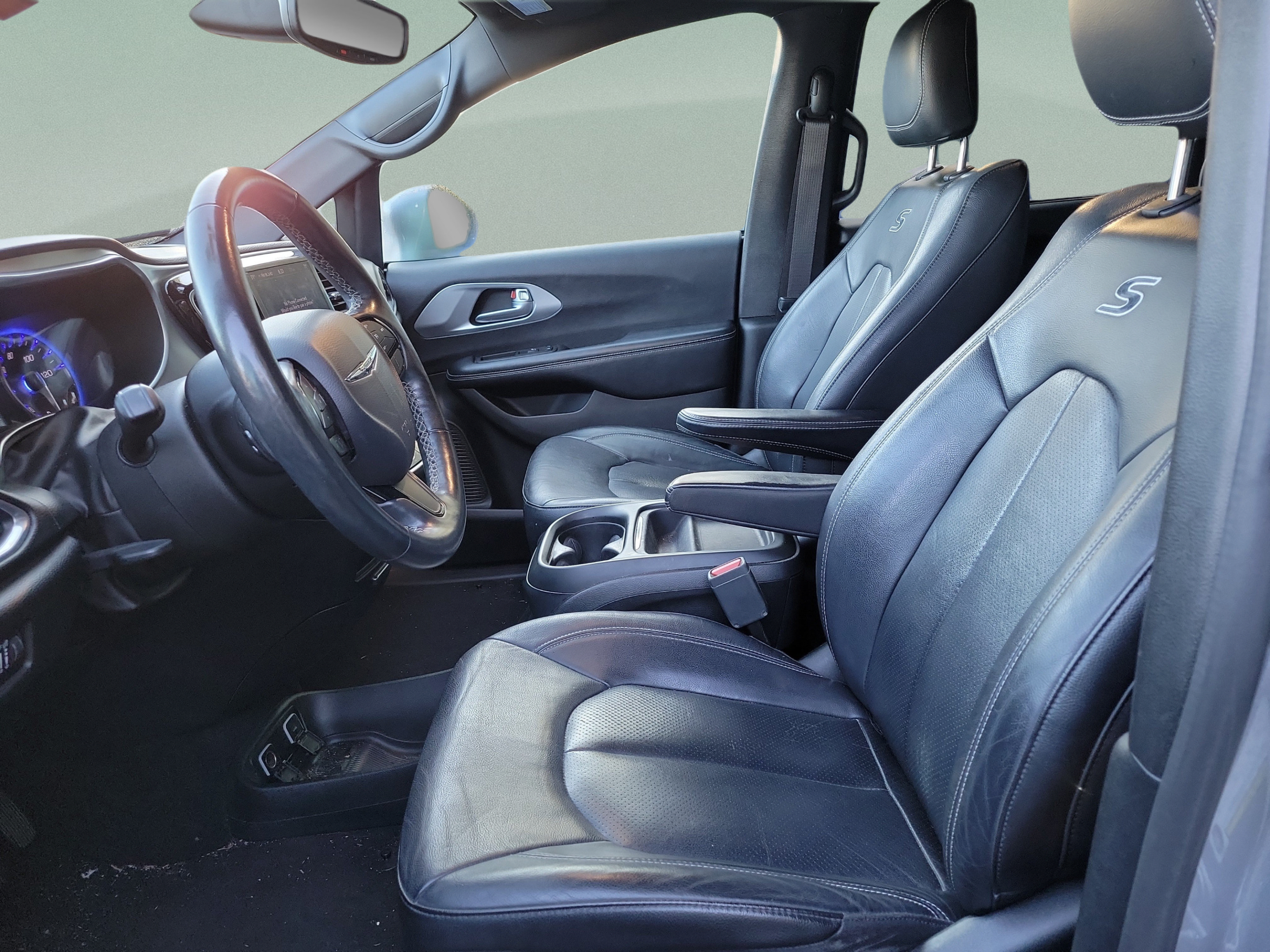 Used 2019 Chrysler Pacifica Touring-L w/ S Appearance Package FWD image 18