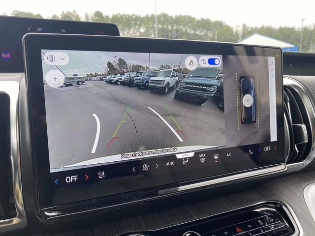 New 2025 Ford Expedition Platinum w/ Platinum Ultimate Package AWD/4WD image 16