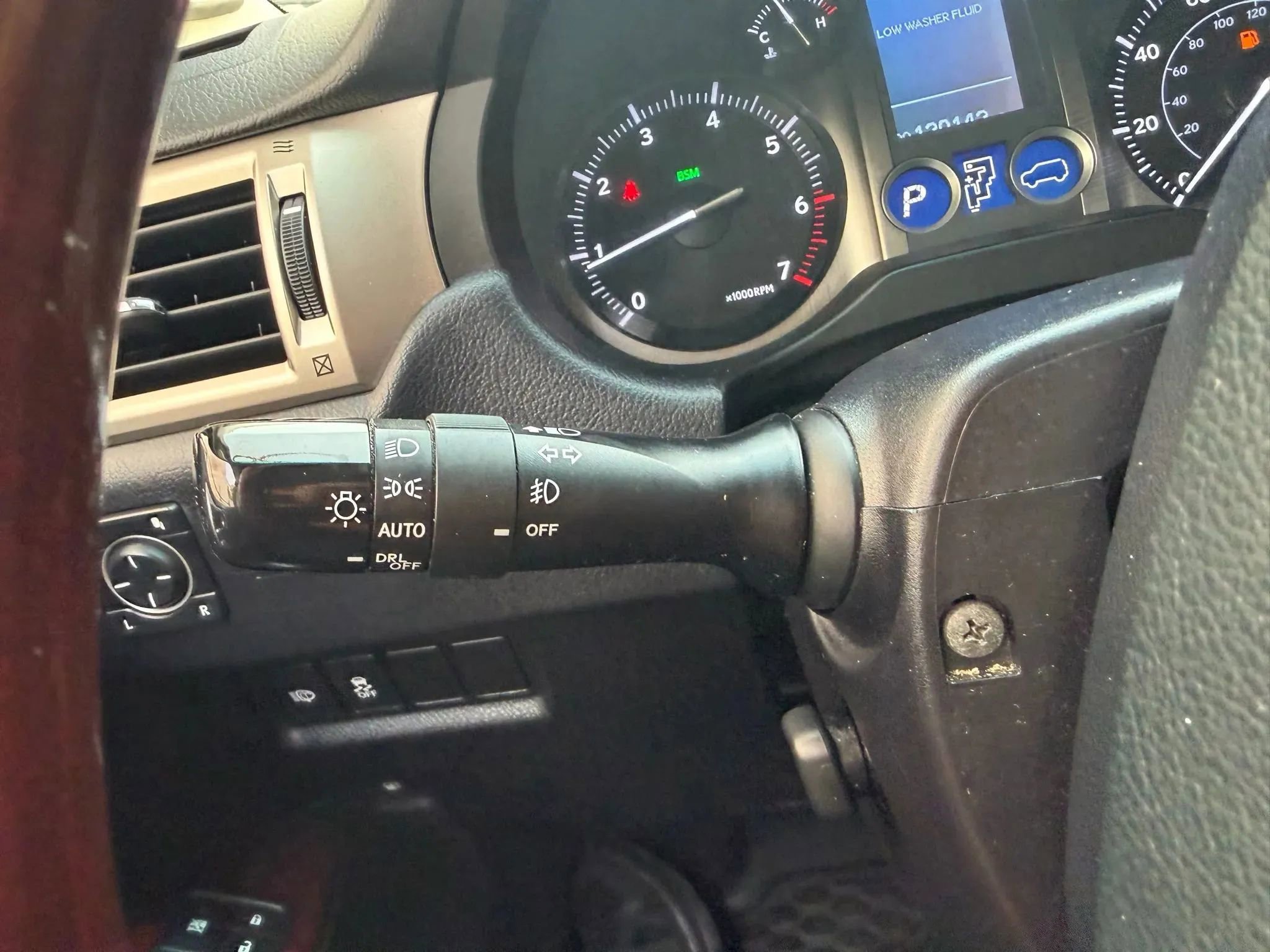 Used 2015 Lexus GX 460 w/ Premium Package image 16