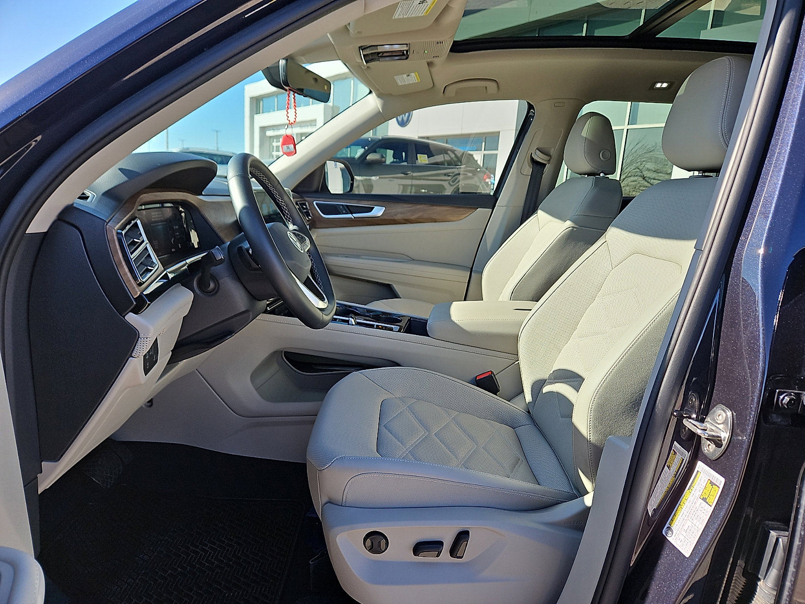 New 2025 Volkswagen Atlas SE image 11