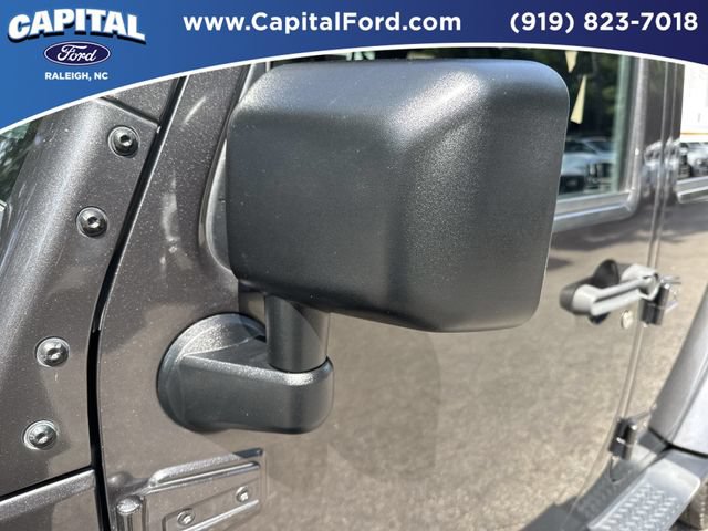Used 2017 Jeep Wrangler Unlimited Sahara w/ Connectivity Group AWD/4WD image 12
