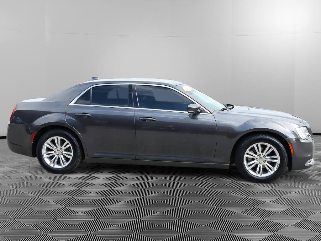 Used 2021 Chrysler 300 Touring L RWD image 8