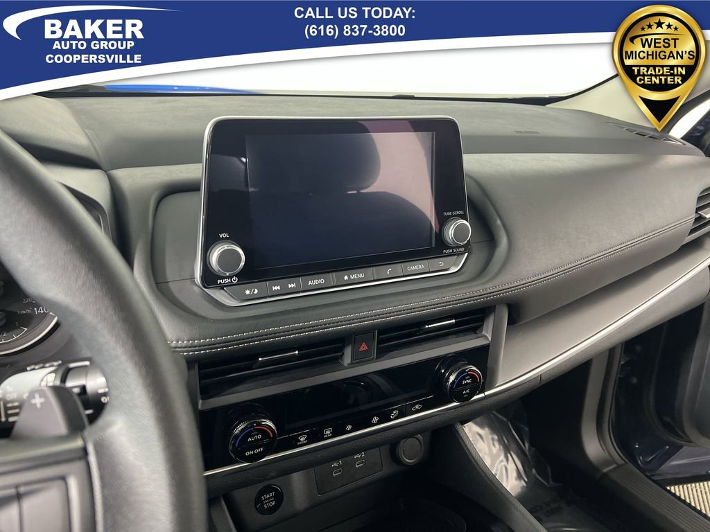 Used 2024 Nissan Rogue SV image 12