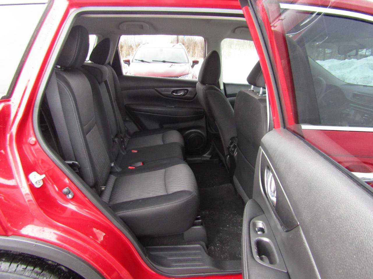 Used 2017 Nissan Rogue S w/ S Appearance Package FWD image 23
