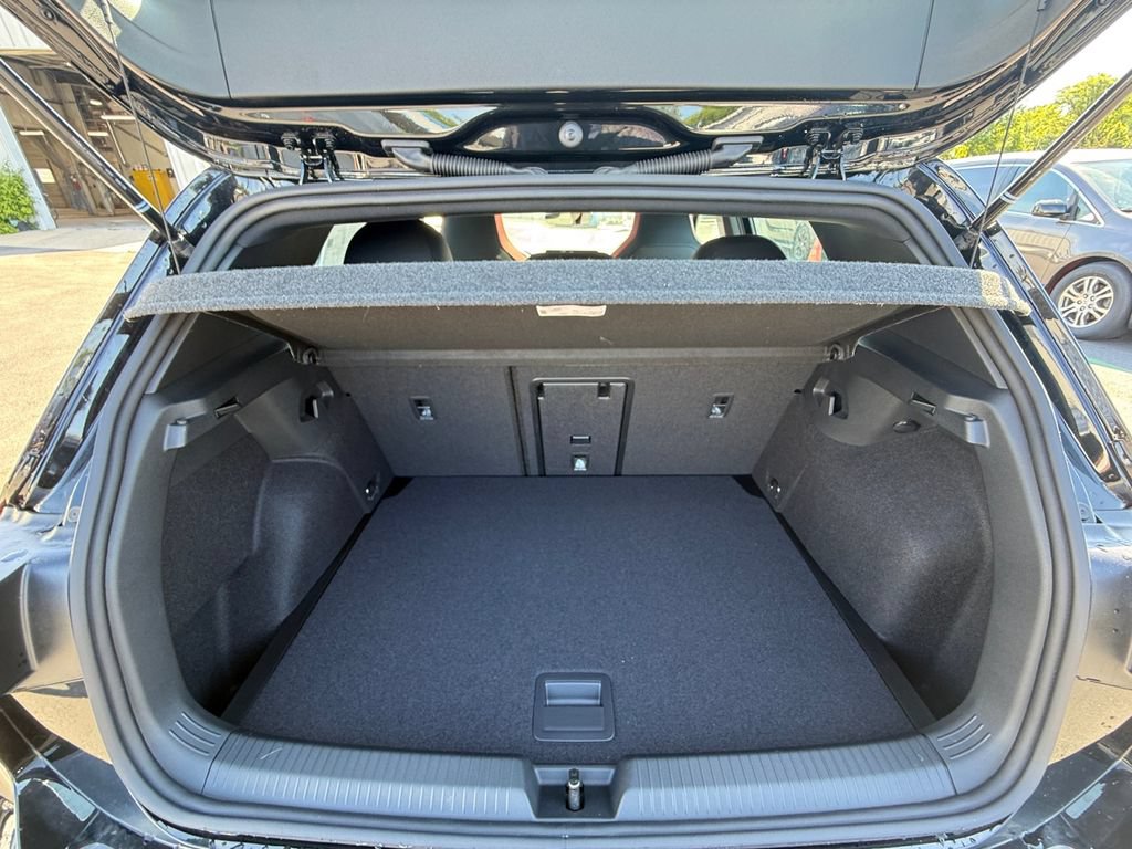 New 2026 Volkswagen GTI SE FWD image 25