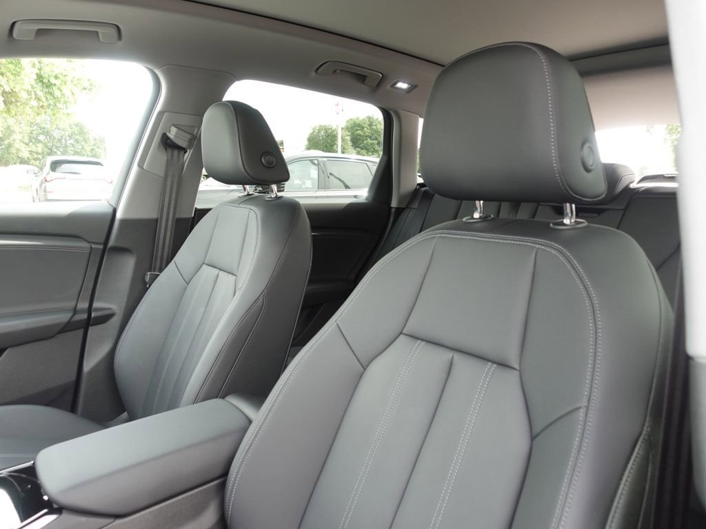 Used 2025 Audi Q6 e-tron Premium w/ Convenience Package image 18