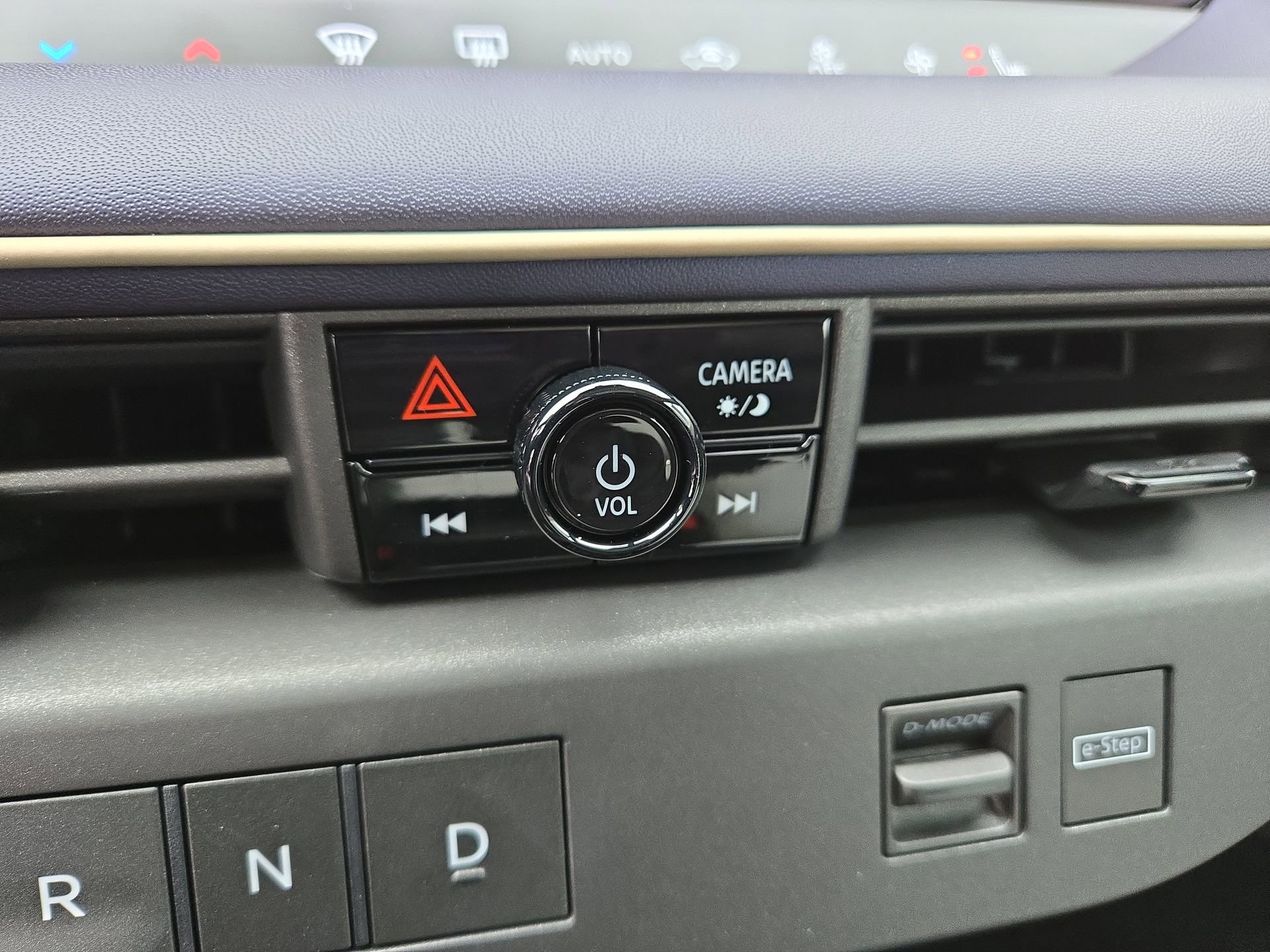 New 2026 Nissan Leaf Platinum+ image 27