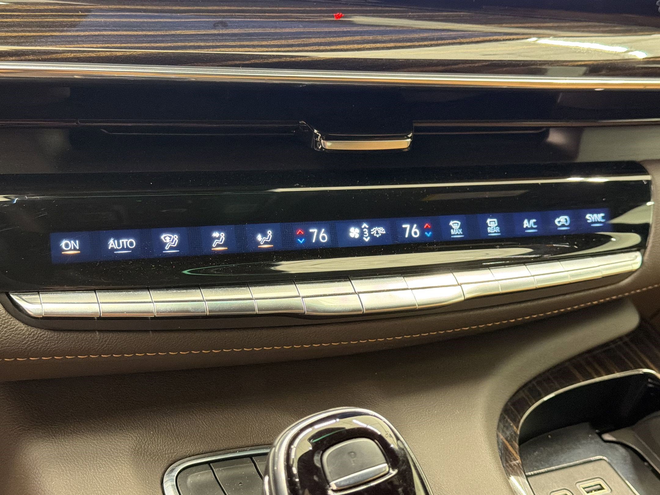 Used 2021 Cadillac Escalade Premium Luxury image 27