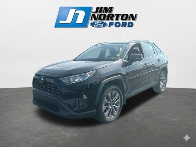 Used 2019 Toyota RAV4 XLE Premium FWD image 4