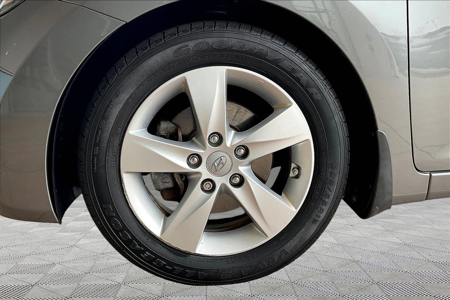 Used 2013 Hyundai Elantra GLS w/ Preferred Pkg image 30