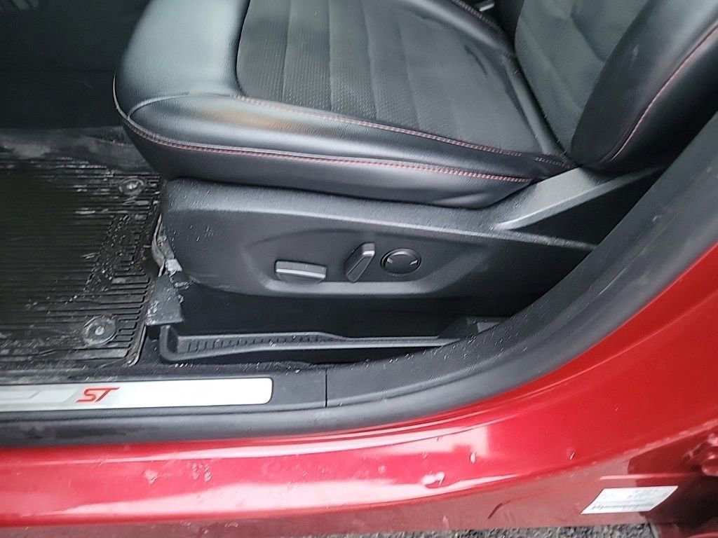 Certified 2022 Ford Edge ST-Line w/ Class II Trailer Tow Package image 36