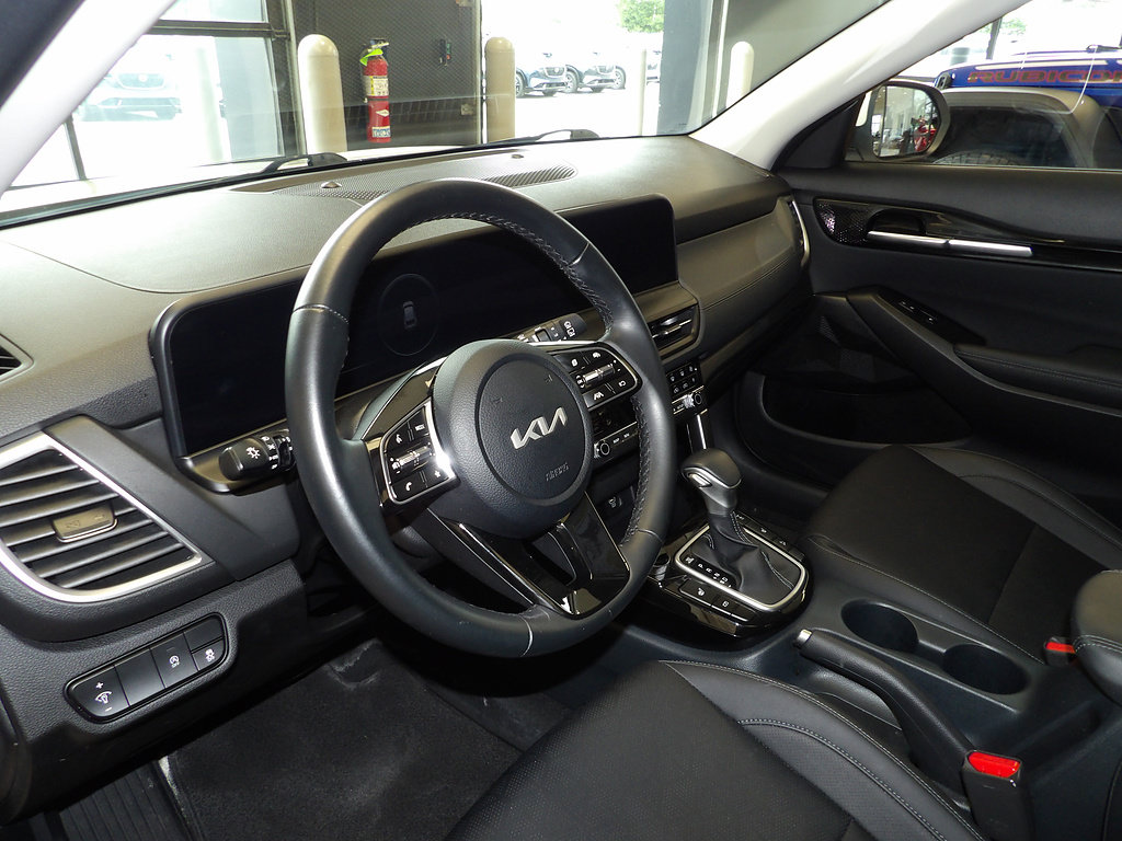 Used 2024 Kia Seltos EX AWD/4WD image 25