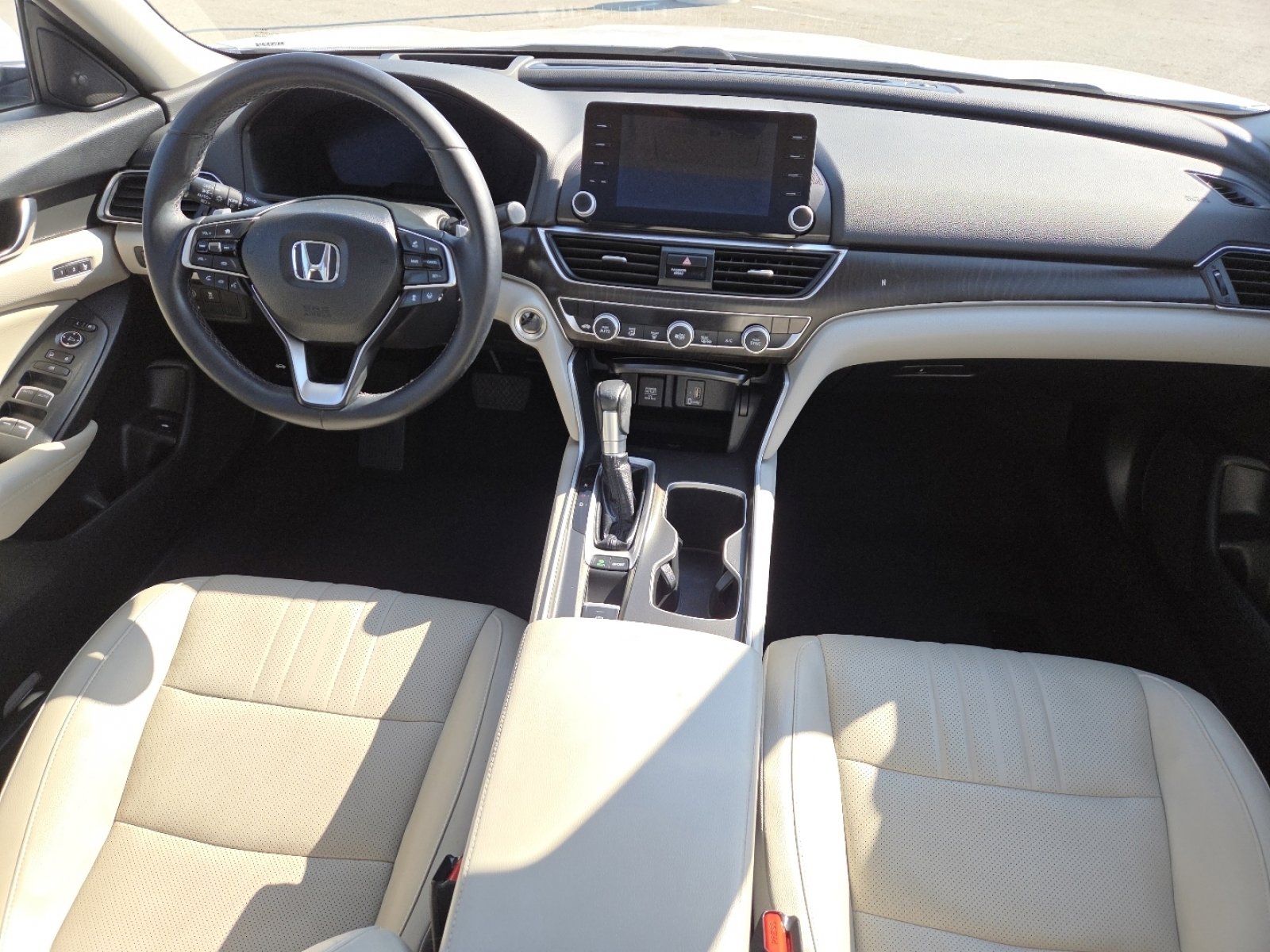 Used 2018 Honda Accord Touring image 24