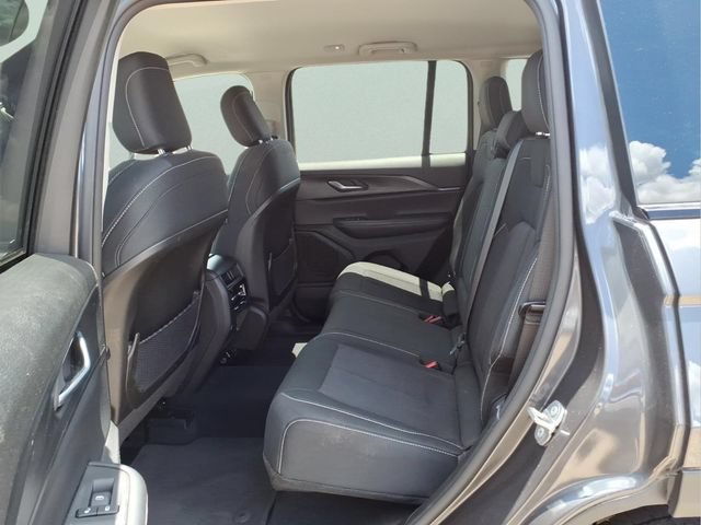Used 2023 Jeep Grand Cherokee Laredo AWD/4WD image 22