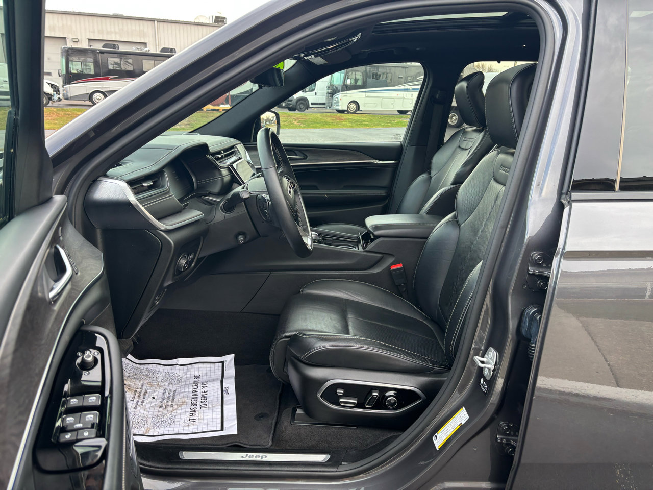 Used 2021 Jeep Grand Cherokee L Overland w/ Luxury Tech Group IV image 9