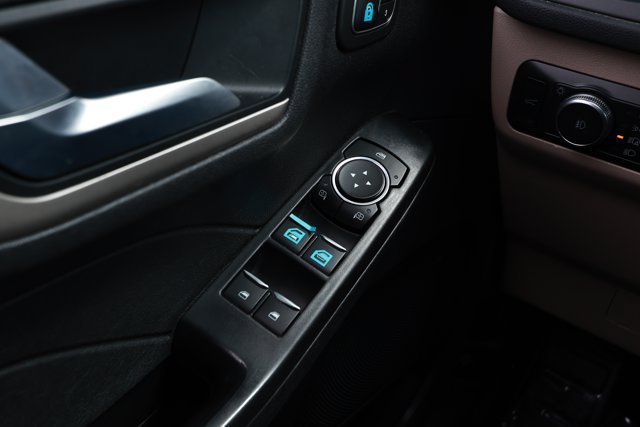 Used 2022 Ford Escape SEL w/ Technology Package FWD image 21