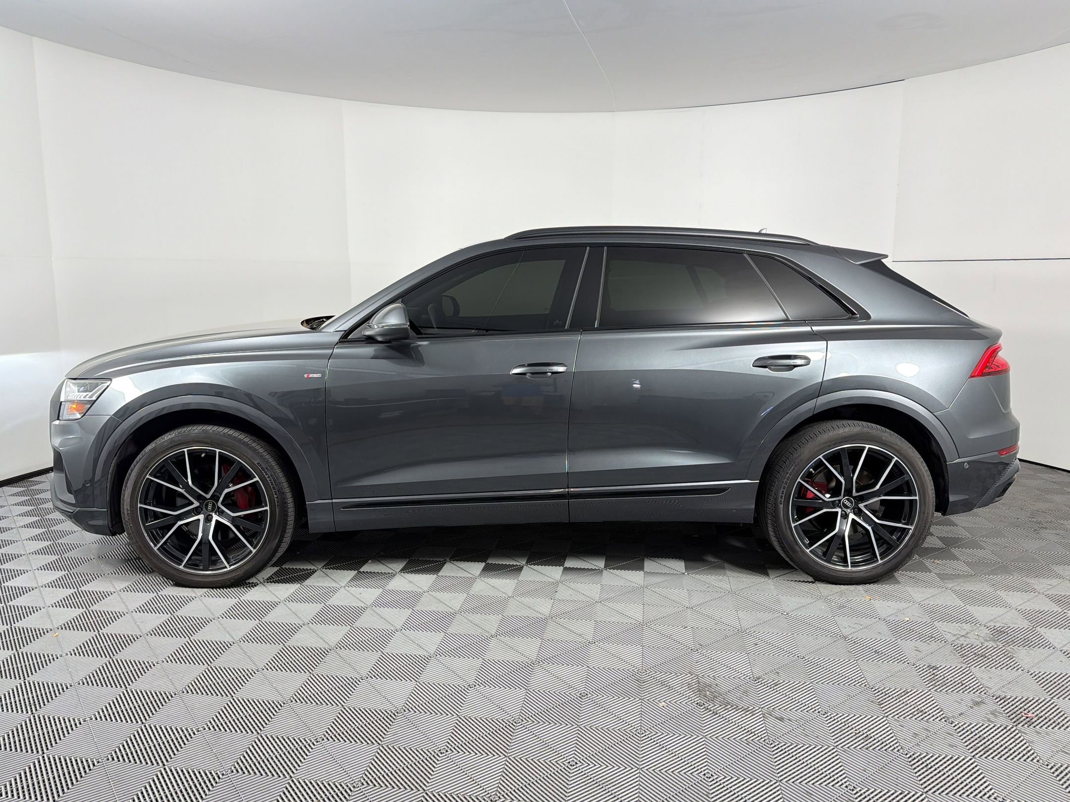 Used 2022 Audi Q8 Prestige image 2