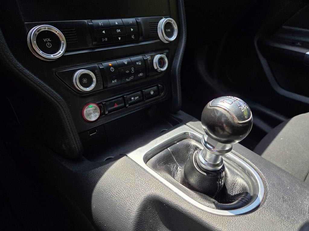 Used 2022 Ford Mustang Coupe RWD image 21