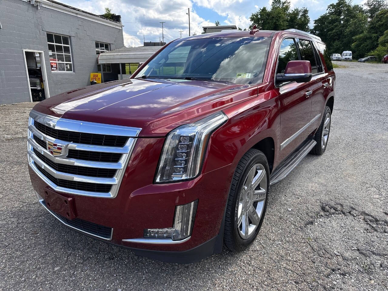 Used 2017 Cadillac Escalade Luxury AWD/4WD image 13