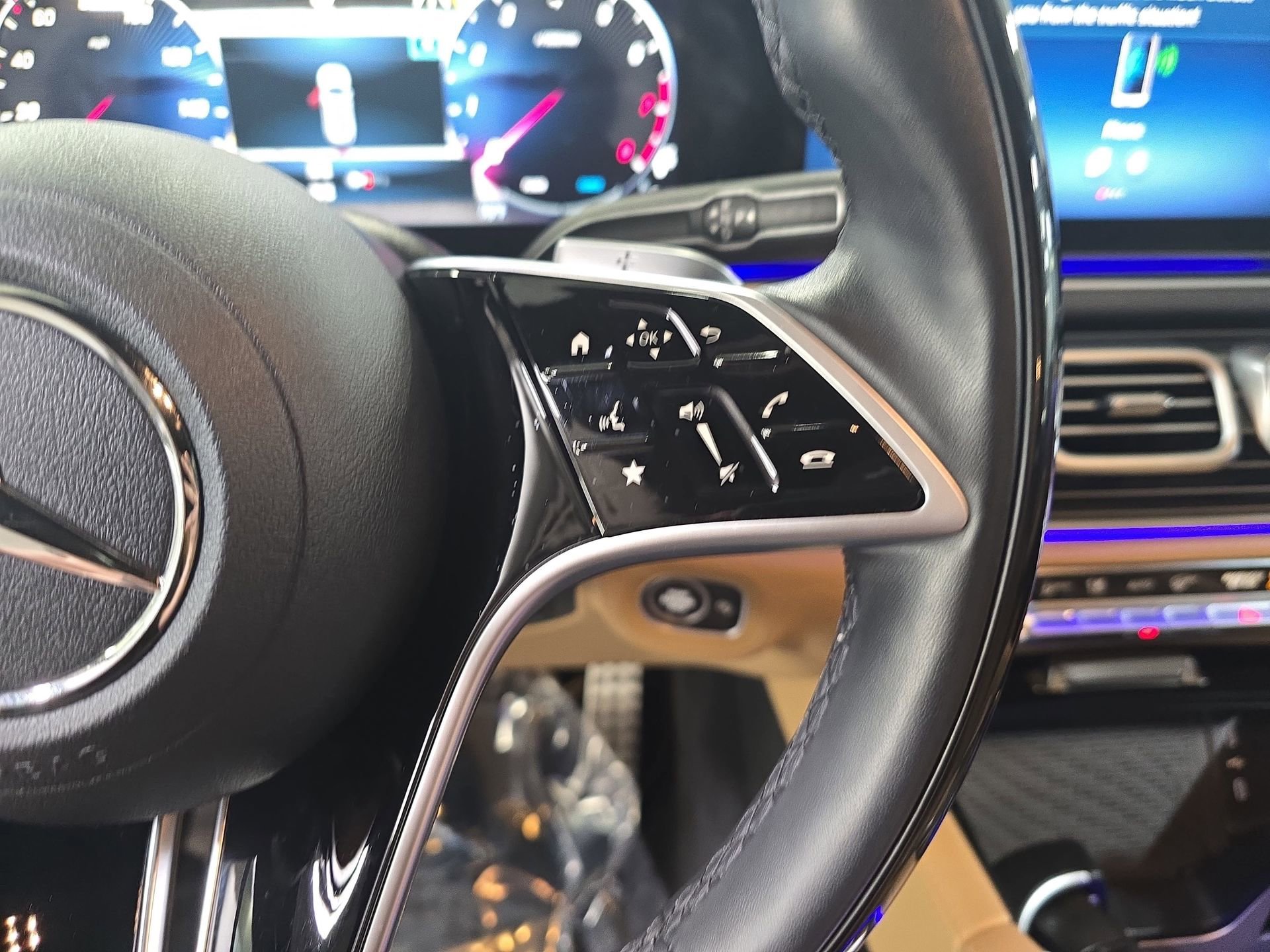 Certified 2025 Mercedes-Benz GLS 580 4MATIC image 18