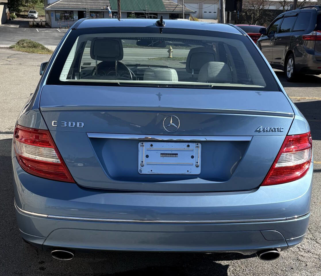 Used 2011 Mercedes-Benz C 300 4MATIC Sedan image 3
