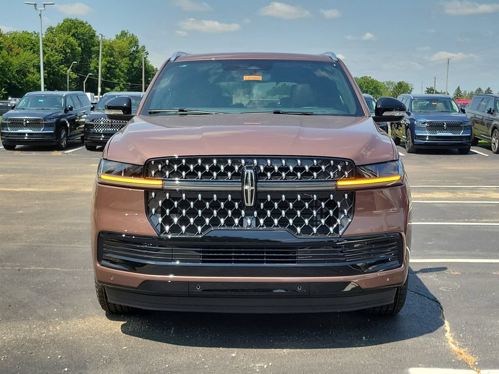 New 2027 Lincoln Navigator Black Label AWD/4WD image 2
