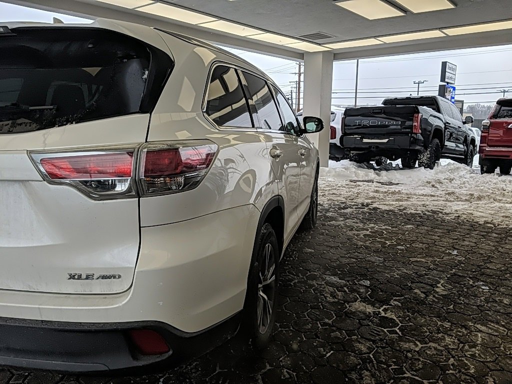 Used 2016 Toyota Highlander XLE image 5