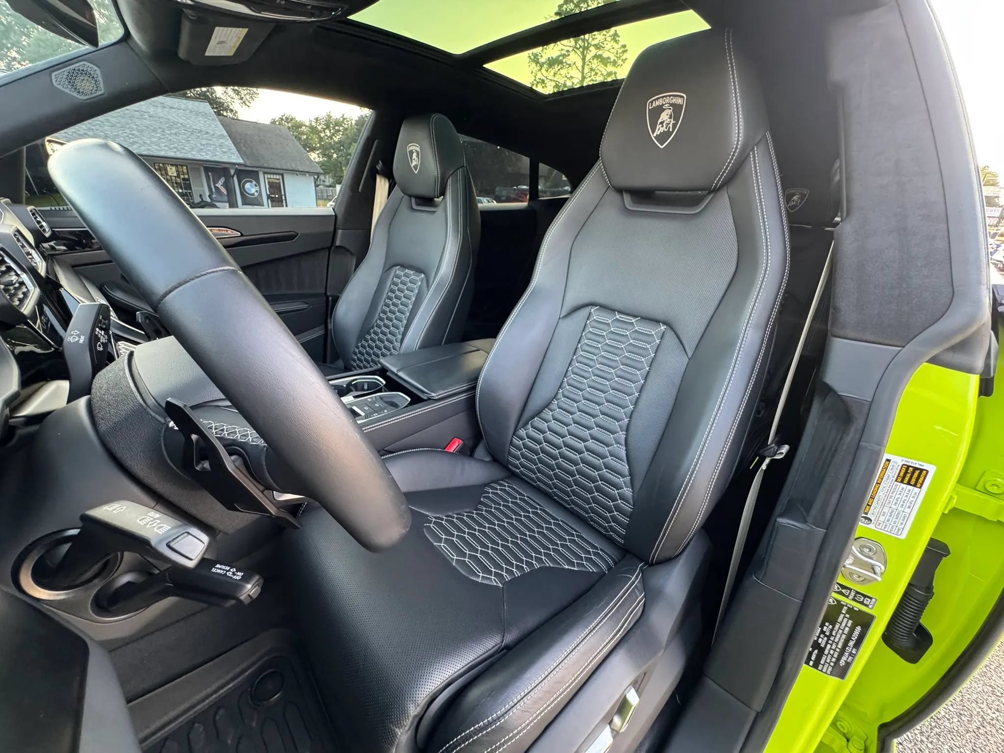 Used 2022 Lamborghini Urus AWD/4WD image 25