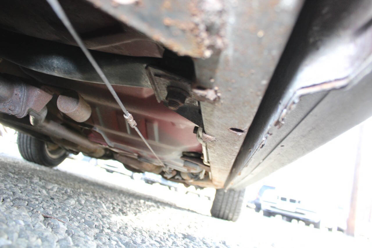 Used 1996 Lincoln Town Car Signature image 28