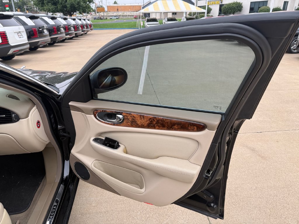 Used 2004 Jaguar XJ8 RWD image 24