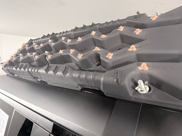 Used 2023 Land Rover Defender 130 SE image 18