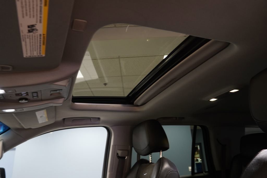 Used 2019 Cadillac Escalade Luxury AWD/4WD image 6