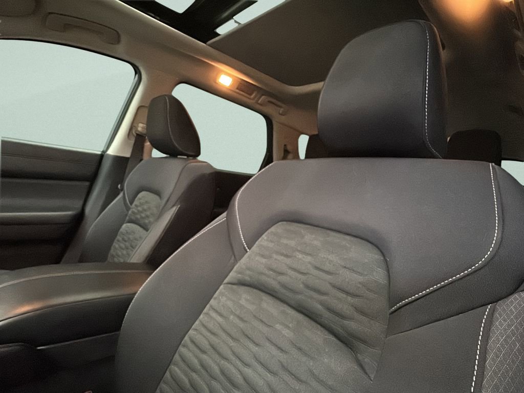 Used 2022 Nissan Pathfinder SV w/ SV Premium Package image 6