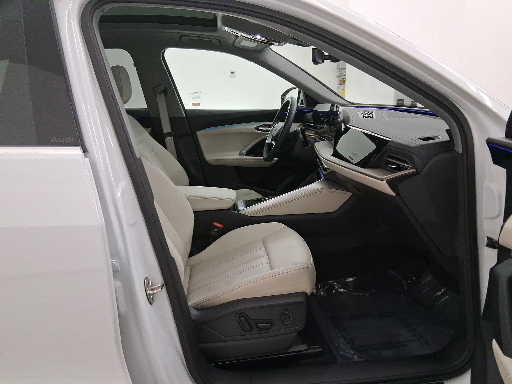 Certified 2025 Audi Q5 Premium w/ Convenience Package image 33