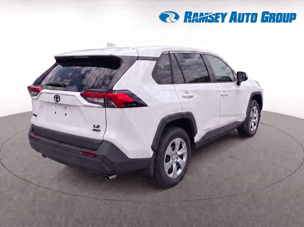 Used 2023 Toyota RAV4 LE AWD/4WD image 4