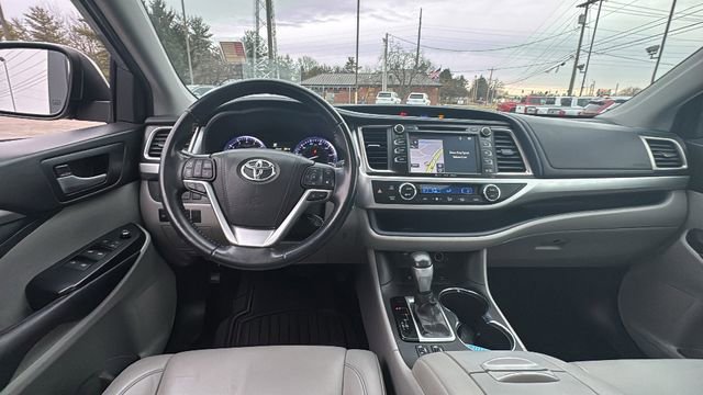Used 2019 Toyota Highlander XLE w/ Protection Package #3 image 8