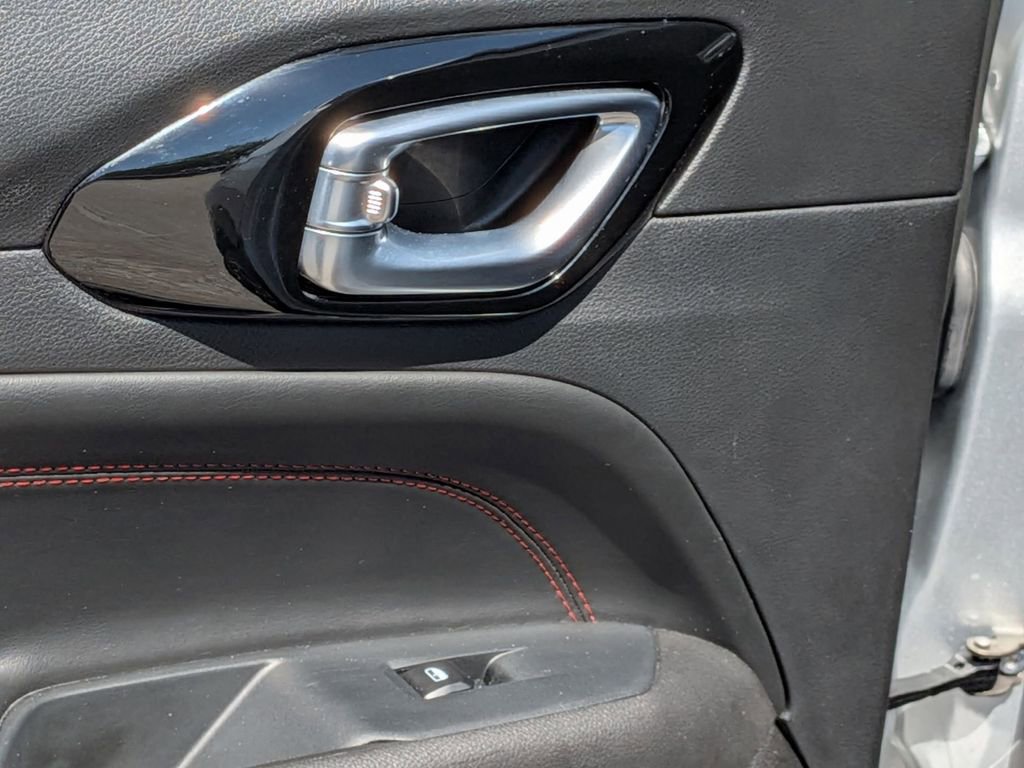 Used 2025 Jeep Compass Trailhawk image 27