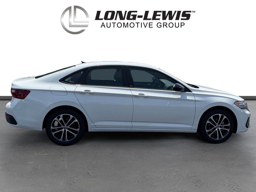 Certified 2024 Volkswagen Jetta Sport FWD image 8