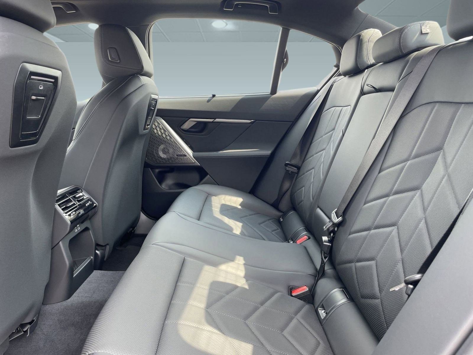 Used 2026 BMW 530i w/ Executive Package image 28