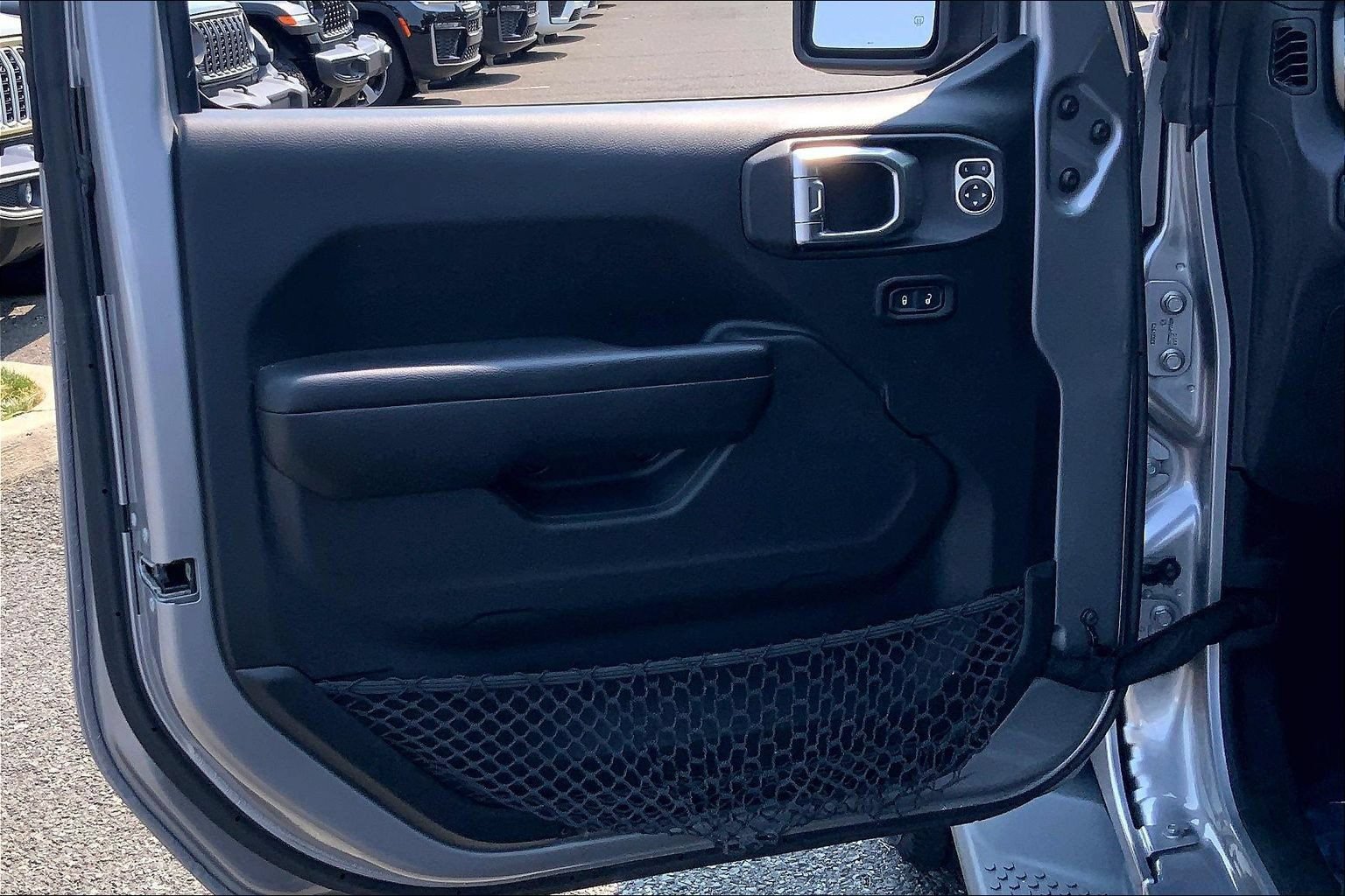Used 2018 Jeep Wrangler Unlimited Sport S AWD/4WD image 20