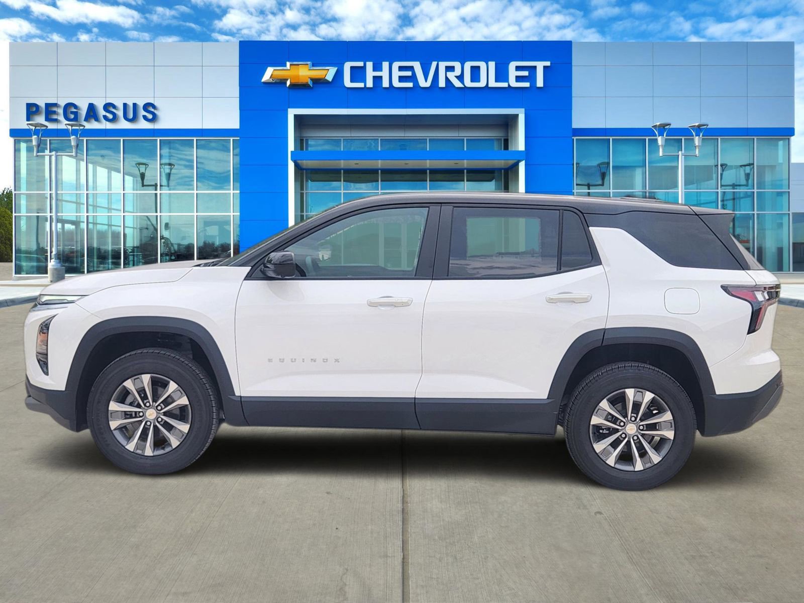New 2026 Chevrolet Equinox LT w/ Convenience Package II FWD image 3